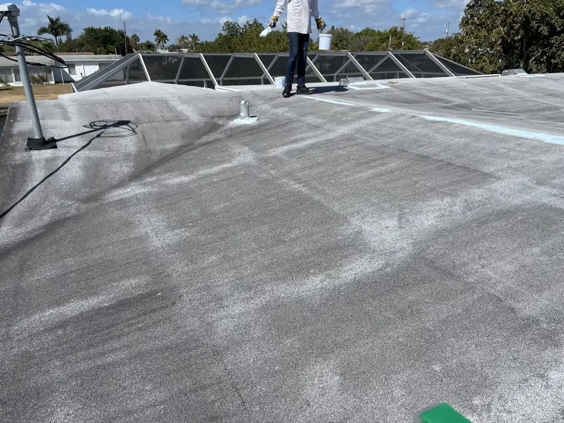 Gravel flat roof after painting next to a pool cage